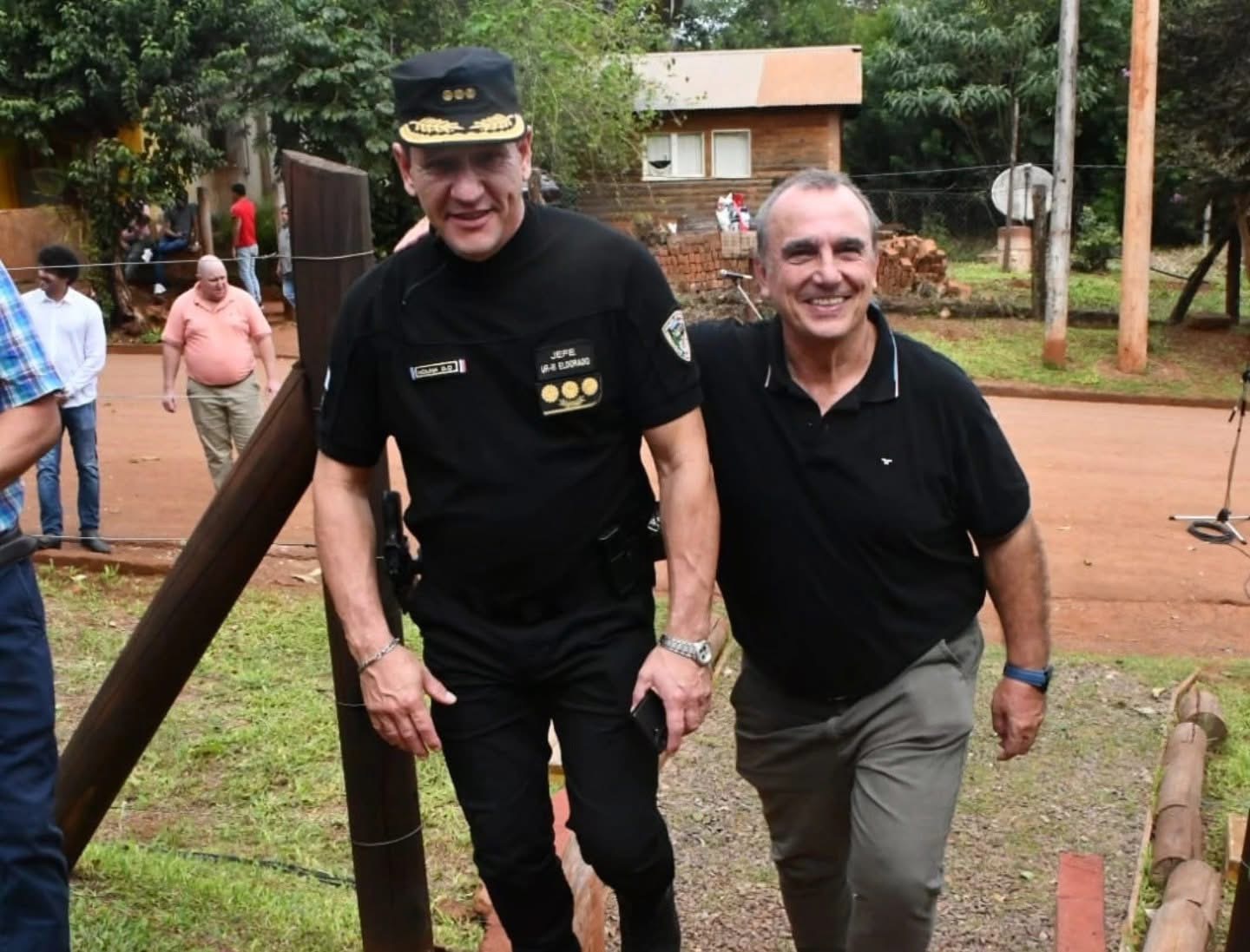    Eldorado reconoció la labor de la Policía de Misiones en su día 2