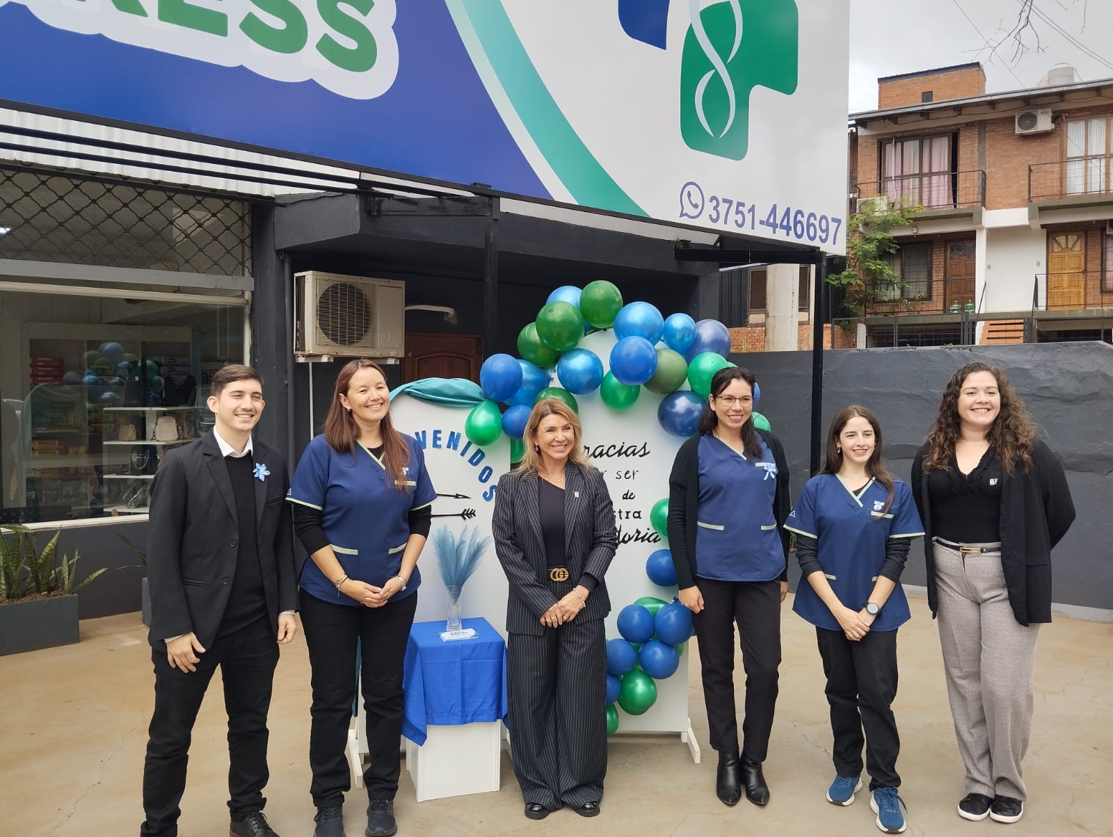     Farma 9 Express abrió sus puertas en Eldorado: descuentos, sorteos y atención rápida 2
