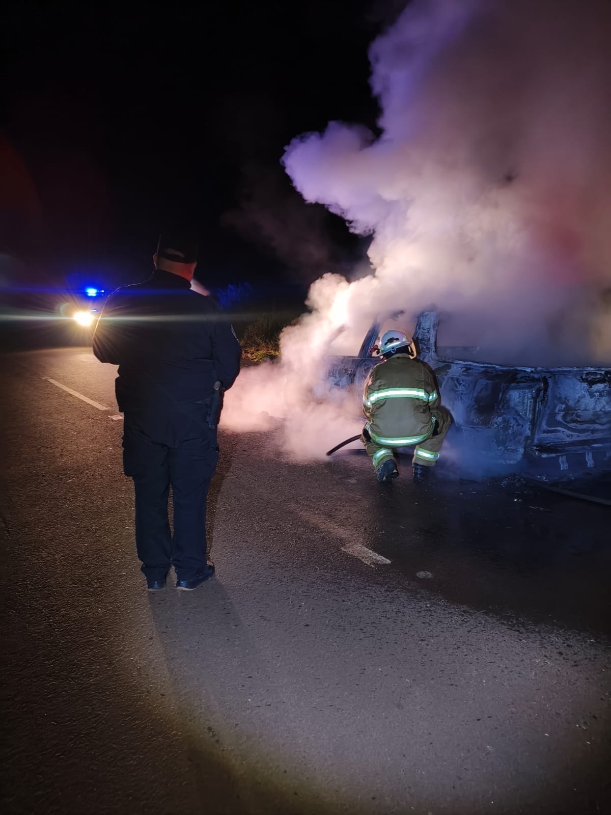 Una camioneta se incendió por completo sobre la Ruta 19 en Wanda 2