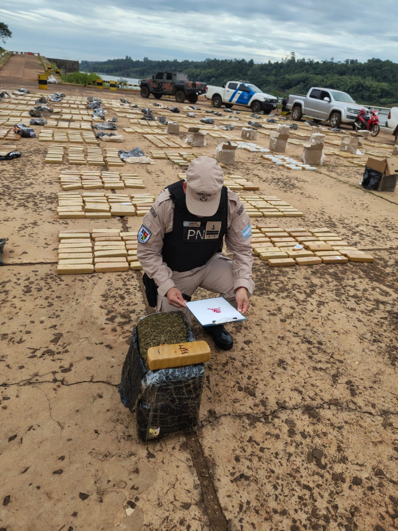 Prefectura secuestró más de tres toneladas de droga en Eldorado 3