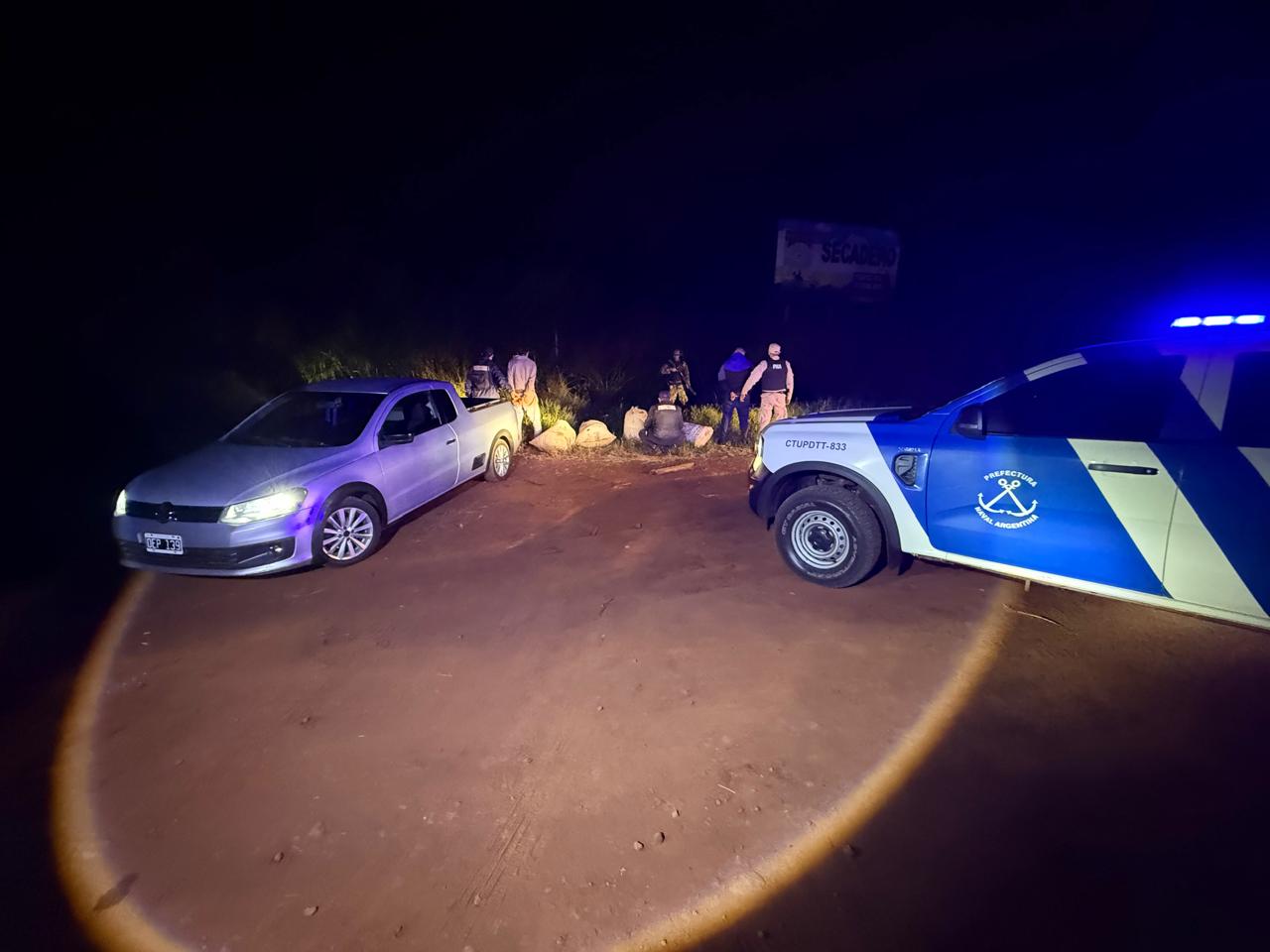 Prefectura secuestró más de 54 kilos de droga y detuvo a dos personas en Puerto Esperanza  2