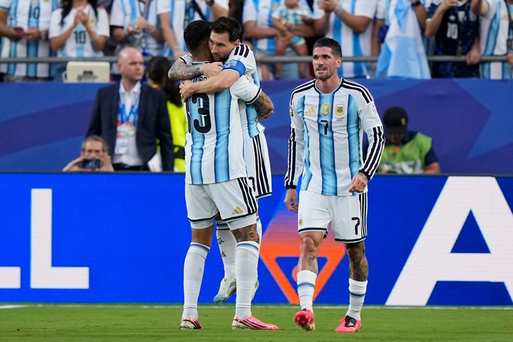 Fiesta argentina en Kansas: la Selección le ganó a Argelia con tres goles de Lionel Messi 3