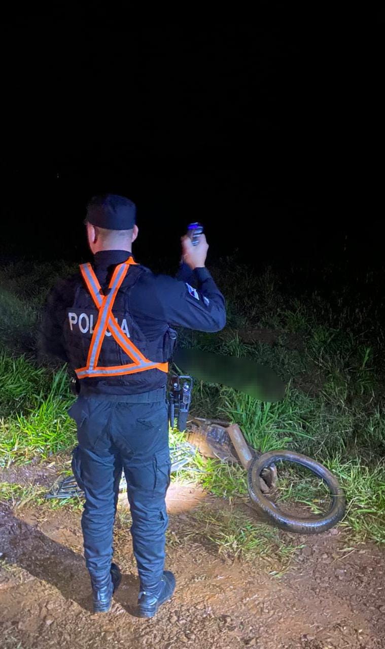 Dos adolescentes de 12 y 15 años murieron en un choque entre una camioneta y una motocicleta en San Vicente 2