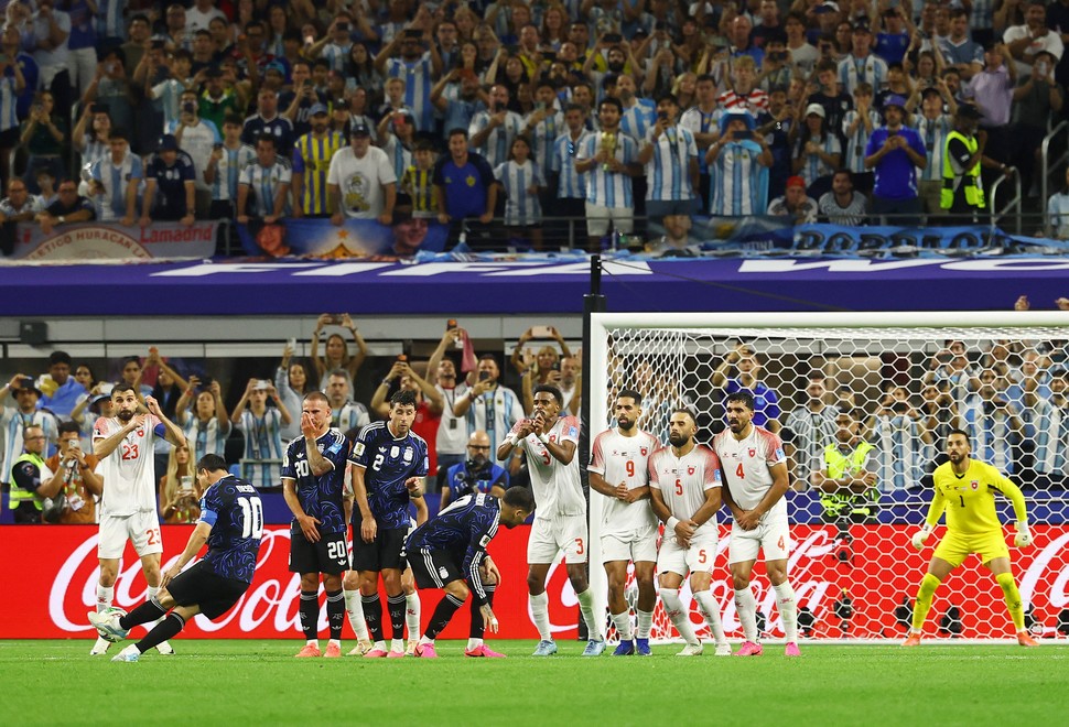 Con goles de Lo Celso, Lautaro y Messi la Selección le ganó 3-1 a Jordania y terminó con puntaje perfecto en el Grupo J  3