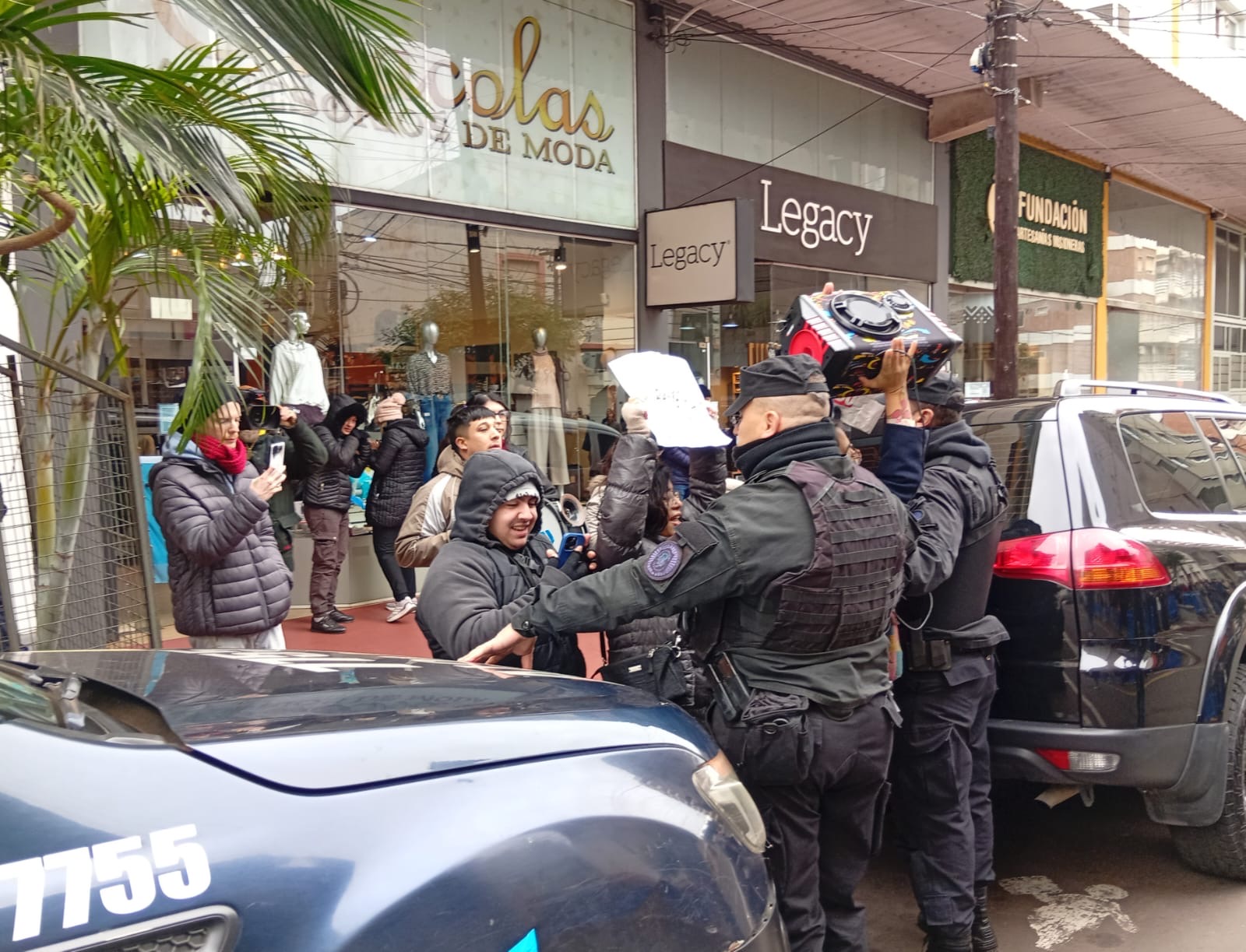 Karina Milei llegó a Posadas entre manifestaciones de rechazo y muestras de apoyo 2