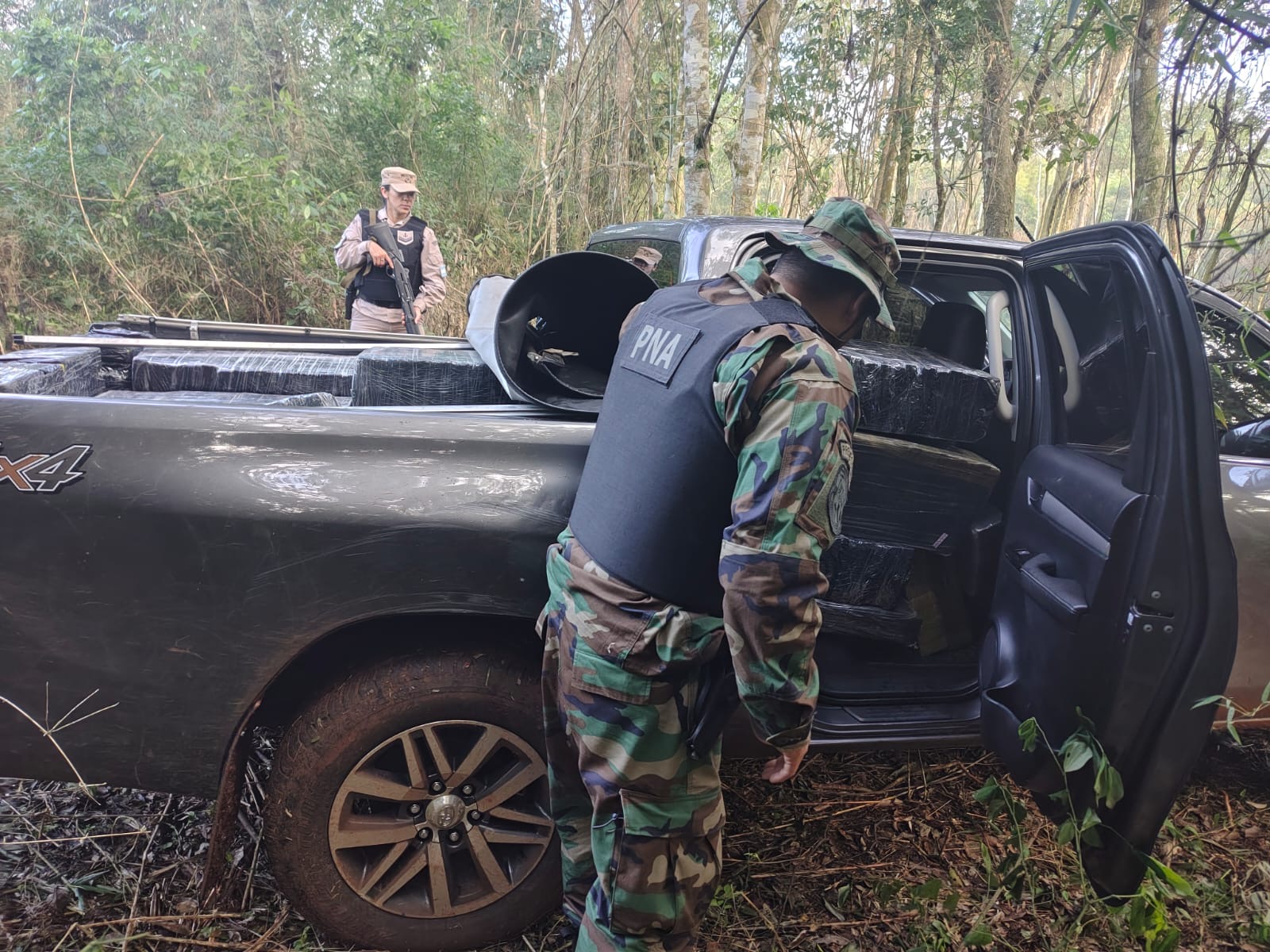 Golpe al narcotráfico en Eldorado: Prefectura secuestró casi una tonelada de marihuana valuada en $3.700 millones 2