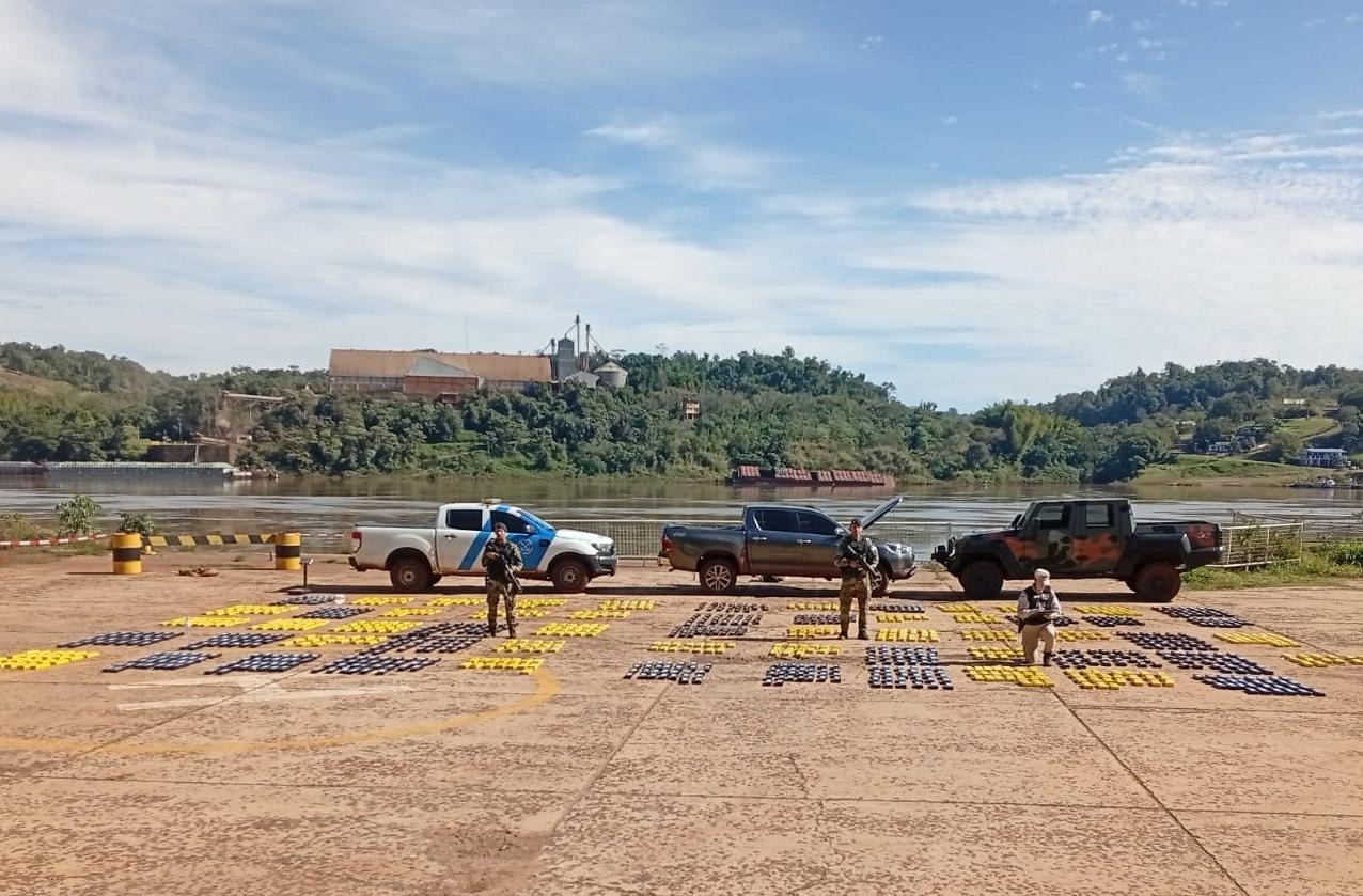 Golpe al narcotráfico en Eldorado: Prefectura secuestró casi una tonelada de marihuana valuada en $3.700 millones 3