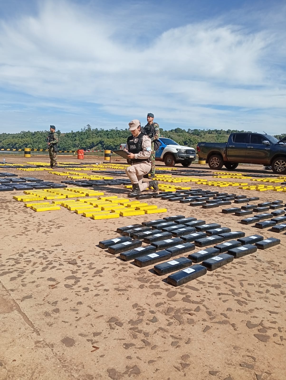 Golpe al narcotráfico en Eldorado: Prefectura secuestró casi una tonelada de marihuana valuada en $3.700 millones 4