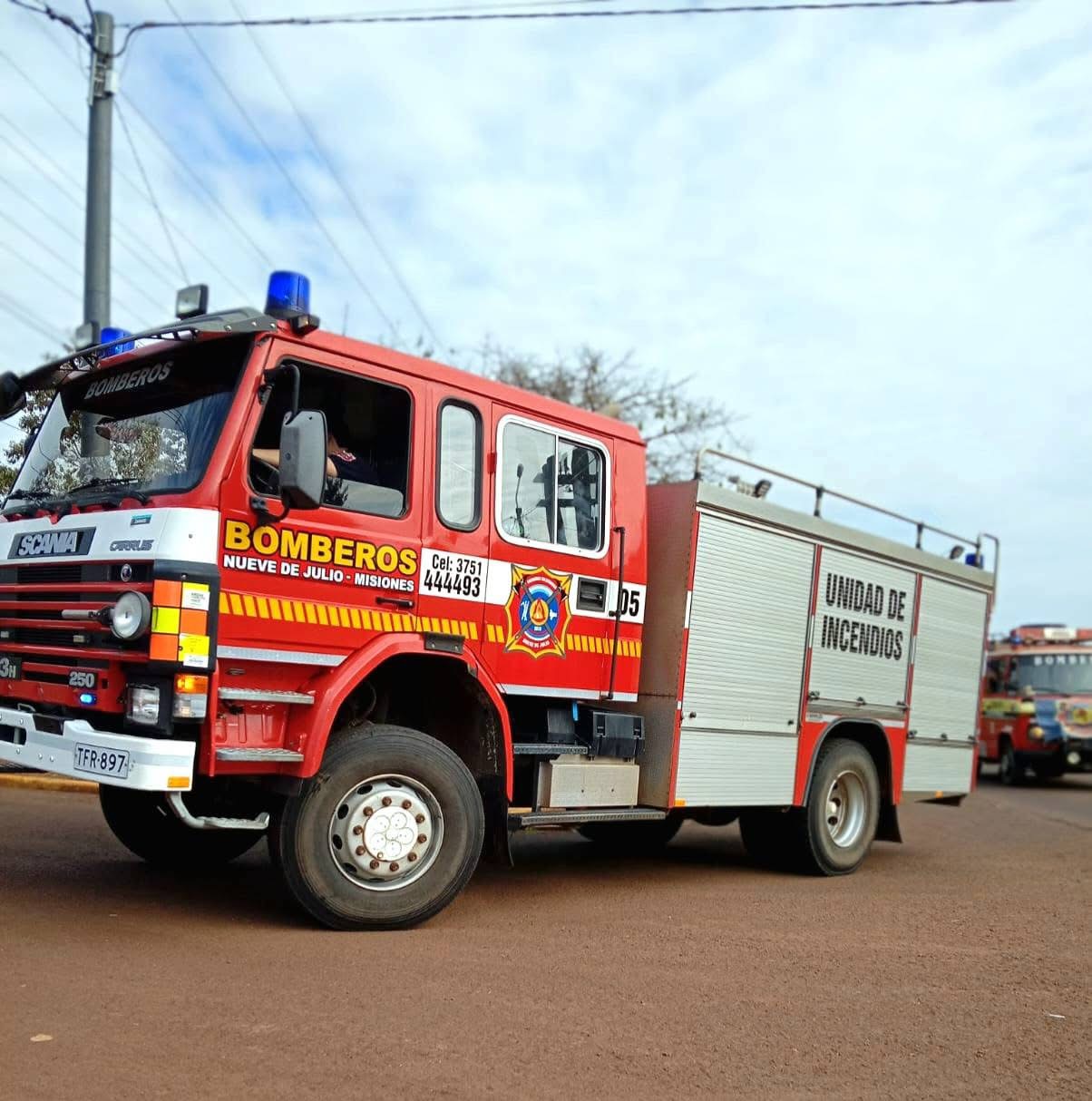 Bomberos Voluntarios de 9 de Julio presentaron oficialmente su nuevo móvil de rescate 2
