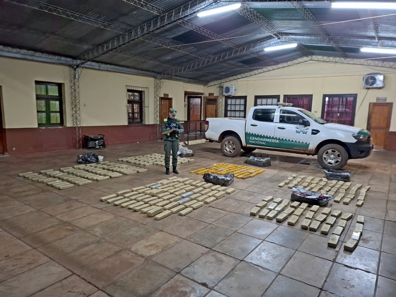Gendarmería secuestró más de 217 kilos de marihuana abandonados en zona fronteriza de Eldorado 2