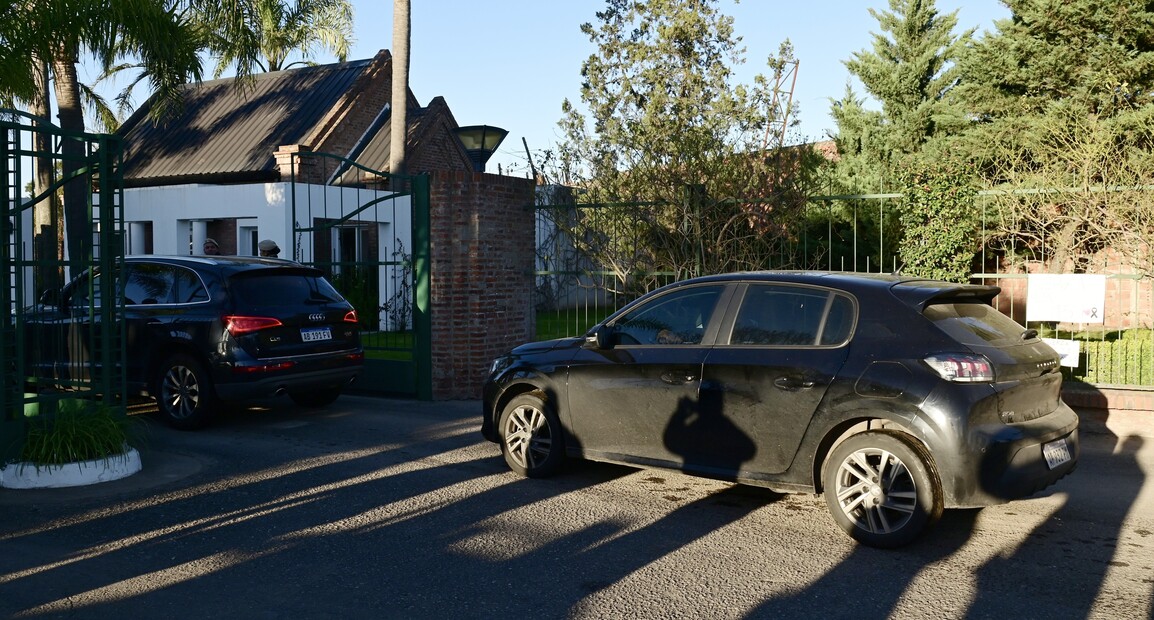 En una ceremonia íntima y con un fuerte operativo policial, Lionel Messi despide junto a su familia a su papá Jorge en un cementerio de Rosario 2