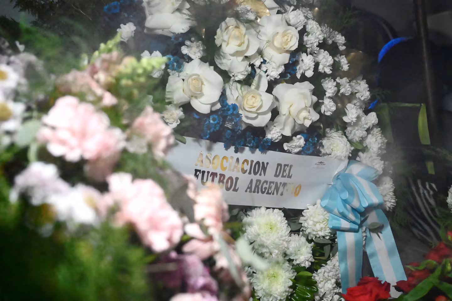 En una ceremonia íntima y con un fuerte operativo policial, Lionel Messi despide junto a su familia a su papá Jorge en un cementerio de Rosario 5