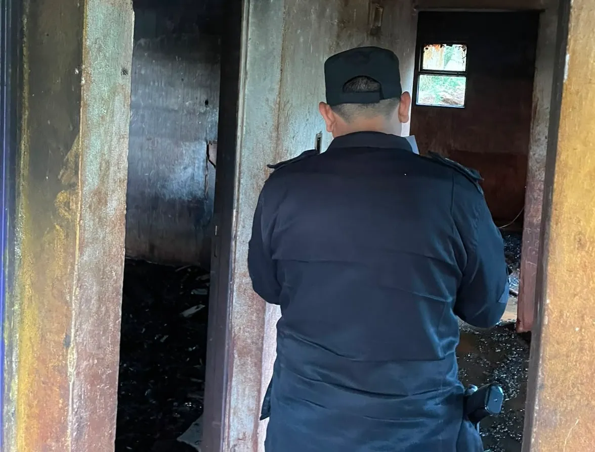 Un incendio por una falla eléctrica dañó una vivienda en El Alcázar: no hubo heridos 2