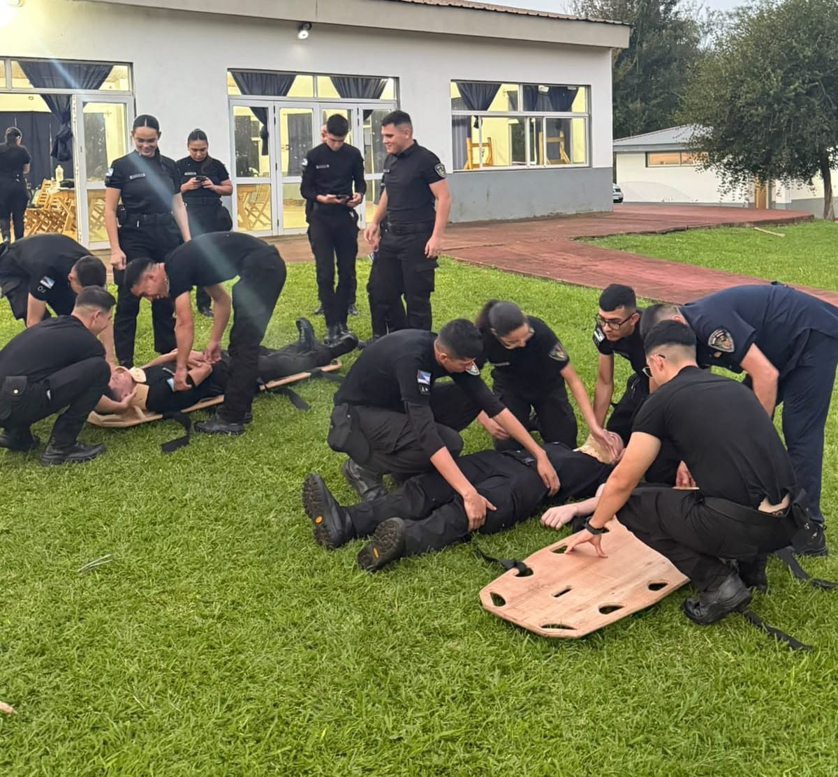 Policías de Eldorado se capacitaron en primeros auxilios para responder ante emergencias 2