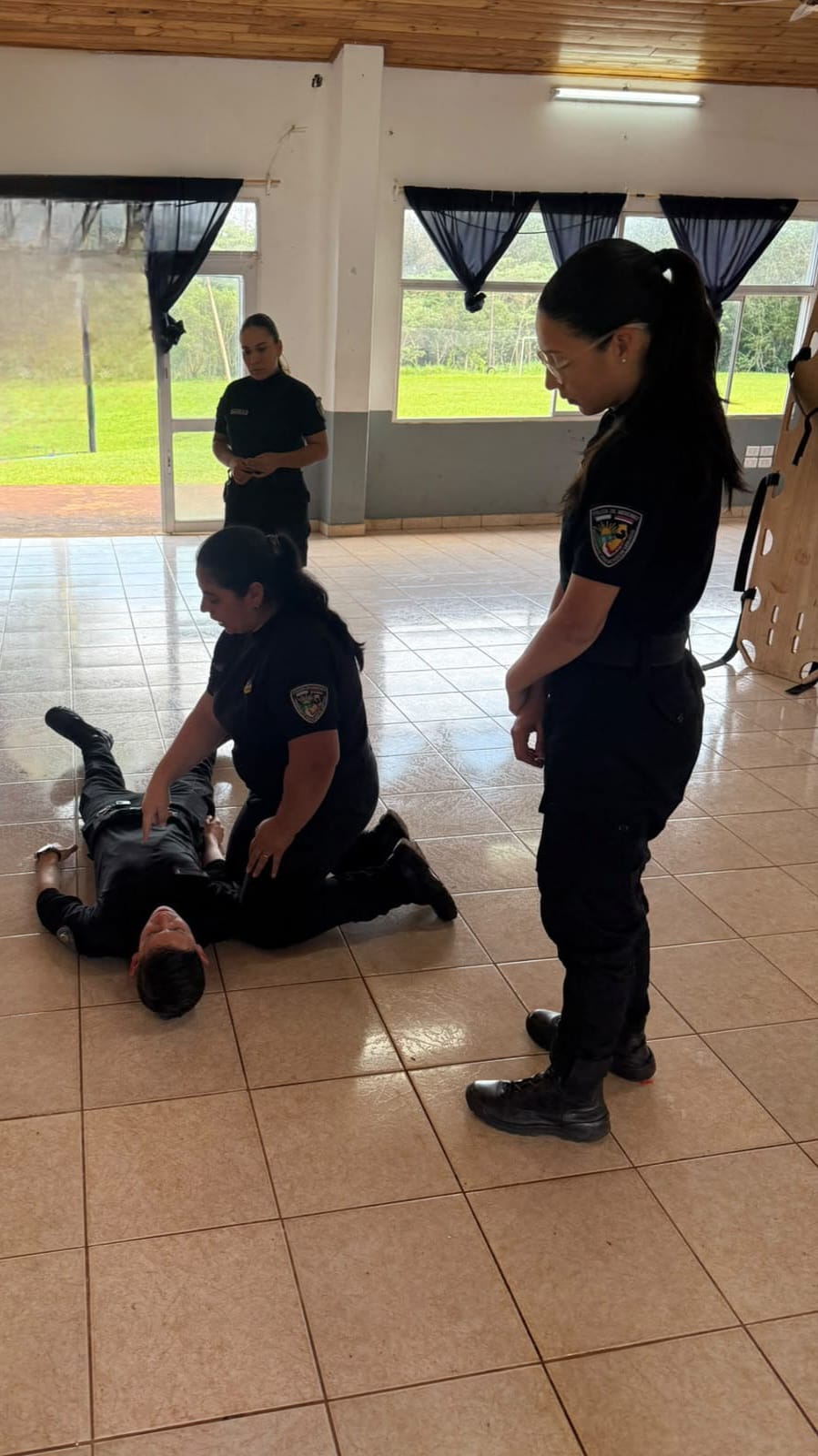 Policías de Eldorado se capacitaron en primeros auxilios para responder ante emergencias 5