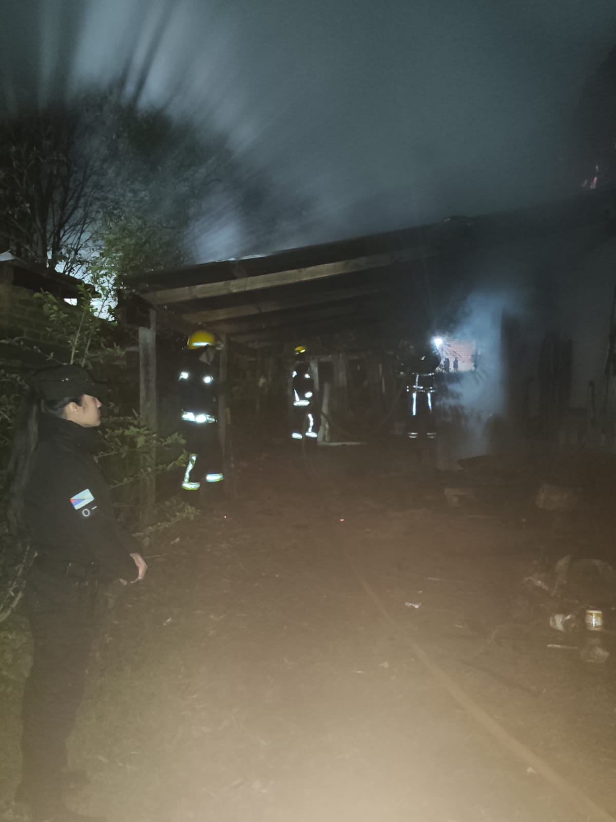 Investigan la muerte de una mujer durante un incendio en Jardín América: demoraron a su pareja 3