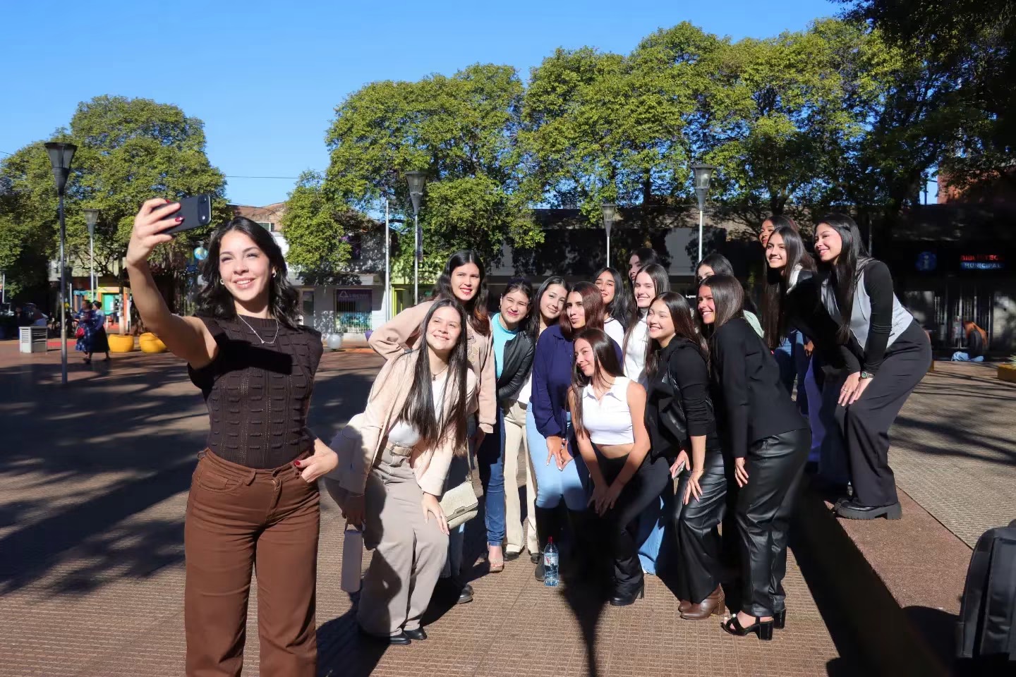 Las candidatas a Reina de Eldorado realizaron un recorrido histórico y cultural por la ciudad 3