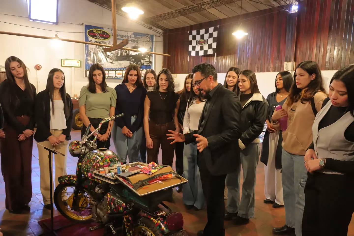 Las candidatas a Reina de Eldorado realizaron un recorrido histórico y cultural por la ciudad 4