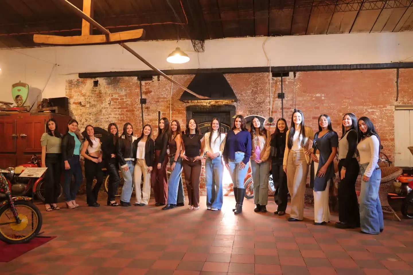 Las candidatas a Reina de Eldorado realizaron un recorrido histórico y cultural por la ciudad 5