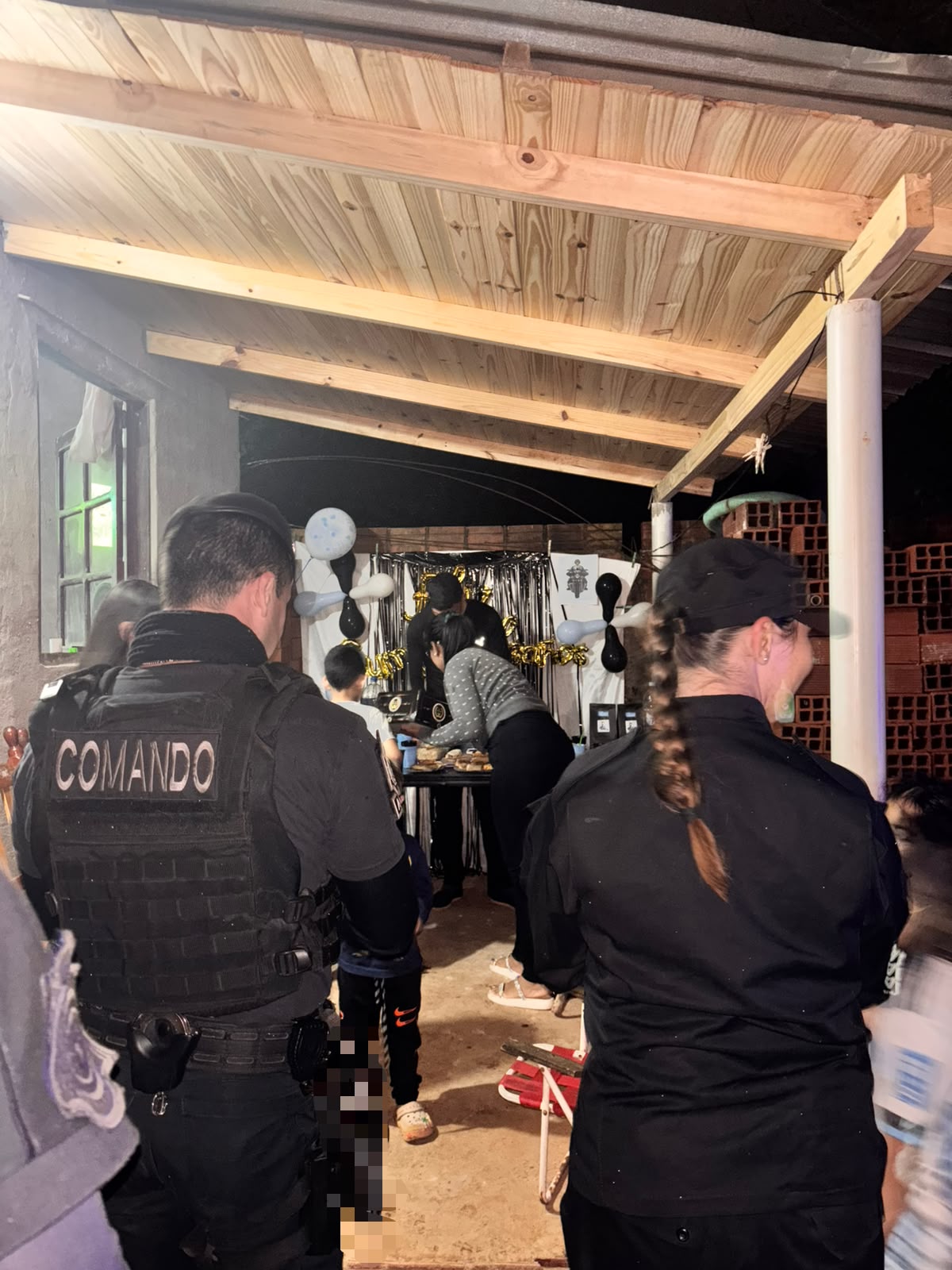    Oliver cumplió su deseo: festejó sus cuatro años junto a policías en Puerto Iguazú 2