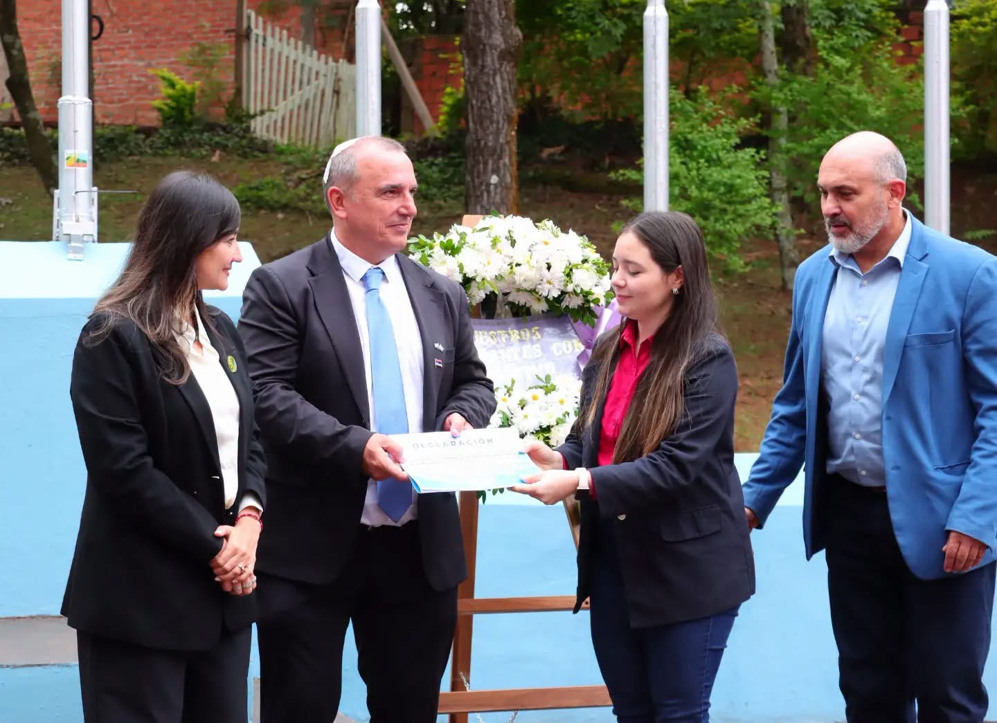 Eldorado conmemoró sus 107 años con el tradicional izamiento de pabellones en la Plazoleta de las Colectividades 3