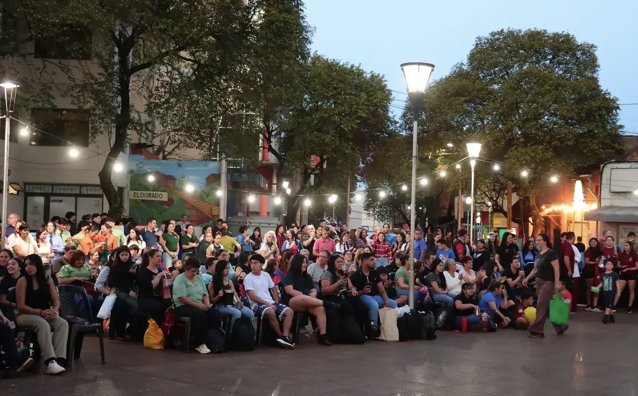 Con muestras artísticas y música en vivo, los Inter Culturales 2026 coronaron su cierre en la Plaza Sarmiento de Eldorado 3