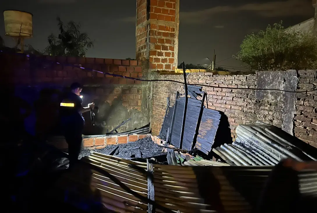 Posadas: se incendió la ampliación de una casa y fue sofocado por los bomberos 2