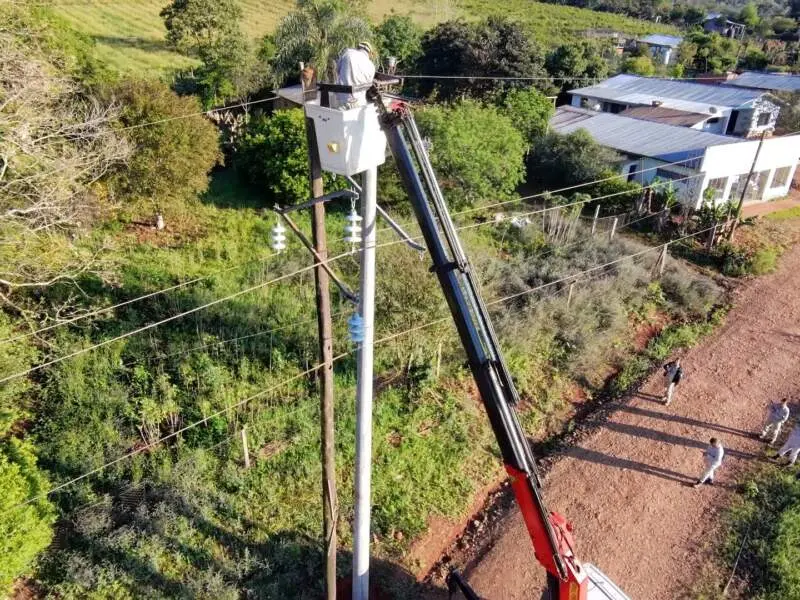 Energía de Misiones refuerza la línea eléctrica entre San Antonio y Bernardo de Irigoyen 2