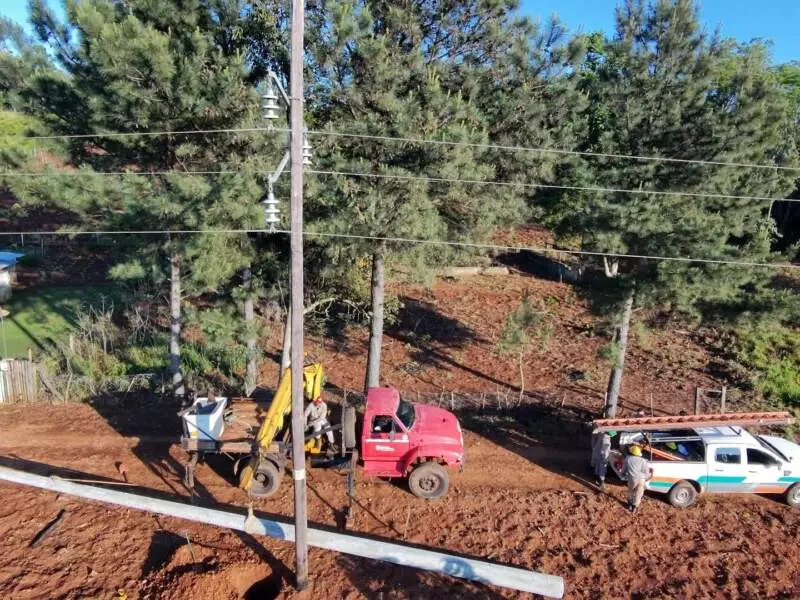 Energía de Misiones refuerza la línea eléctrica entre San Antonio y Bernardo de Irigoyen 3