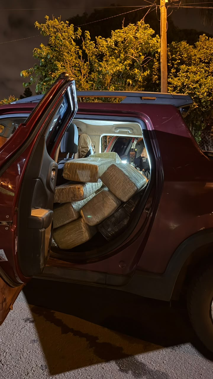 La Policía interceptó una camioneta con 750 kilos de marihuana y detuvo a un joven en Oberá 4