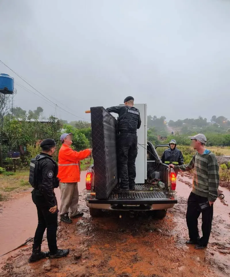 Comandante Andresito: ocho familias fueron evacuadas por el desborde de arroyos 2